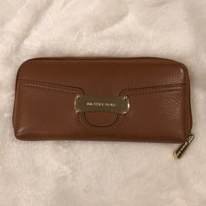 Michael kors zip wallet